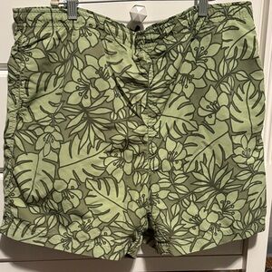L.L. Bean Green Hawaiian Tropical Patterned shorts size L GUC